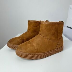 Cat & Jack Girls Brown Suede Ankle Boots.
